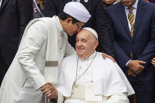 paus fransiskus dengan imam besar