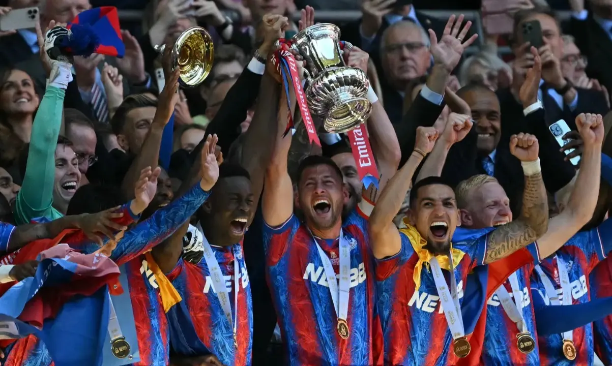 Crystal Palace Dari Underdog Menjadi Juara