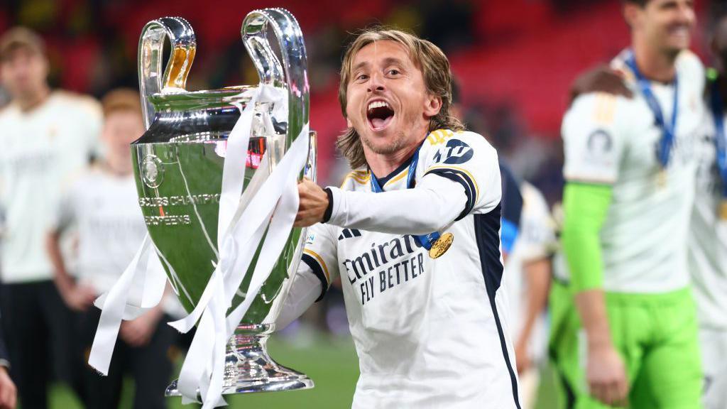 Luka Modric Masih Menanti Kontrak temp
